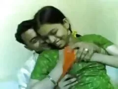 Busty mẹ trang web xxx Courtne Ta Ta Talor opens lên cô ấy chặt chẽ hole vì một trẻ boner